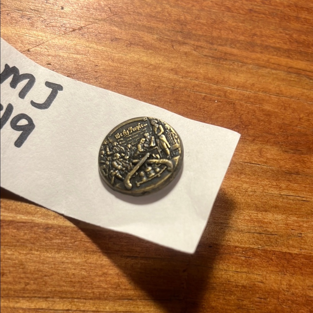 Vintage Gold Button - Picture 2 of 7